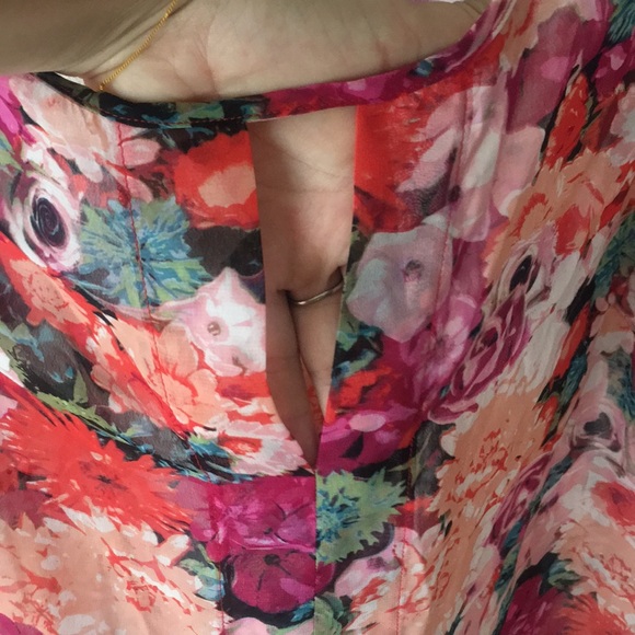 Sheer floral top - Picture 3 of 3